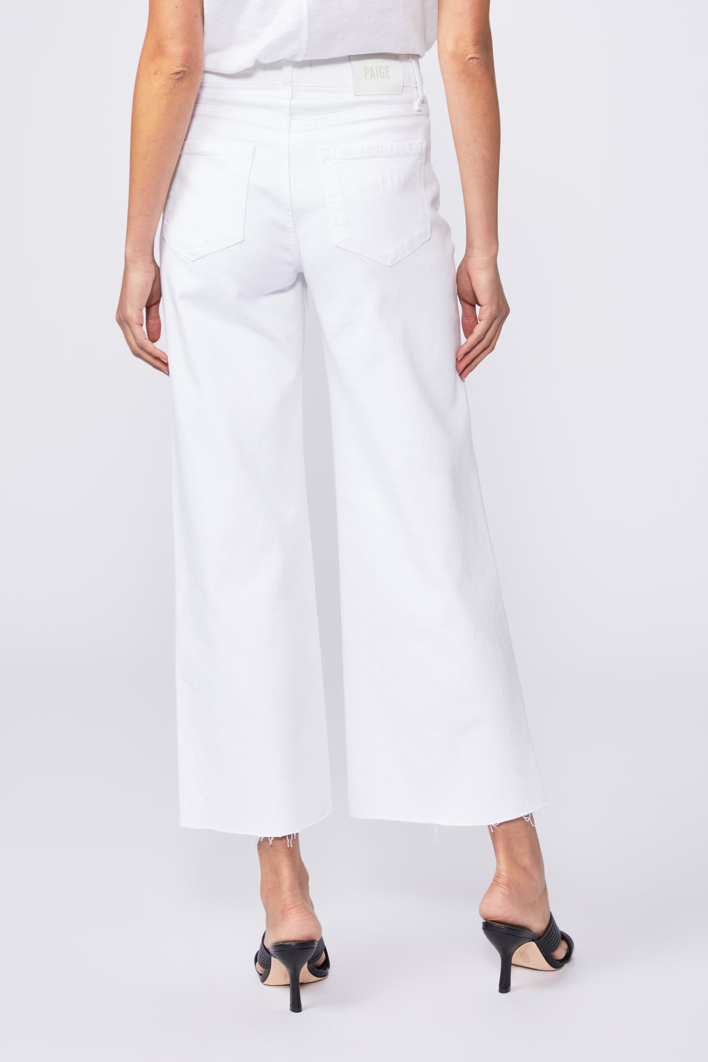 Anessa Raw Hem